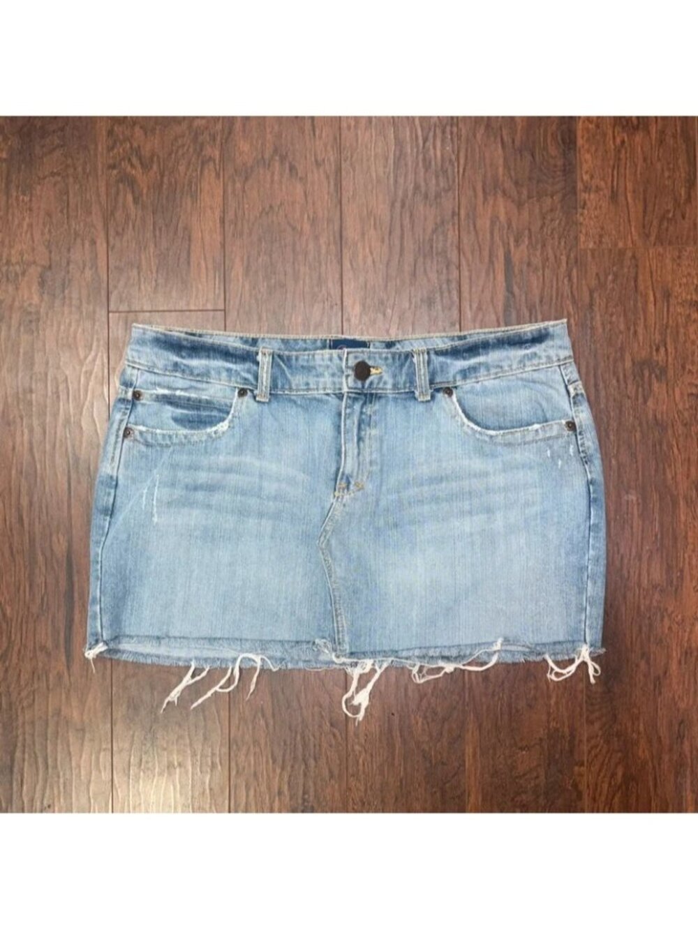 Vintage Y2K Aeropostale Low-Rise Raw Hem Distressed Denim Mini Skirt Size 13/14